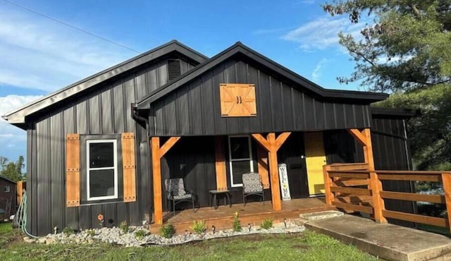 RiverBreeze Lodge on the Ohio/Hot Tub Game Room