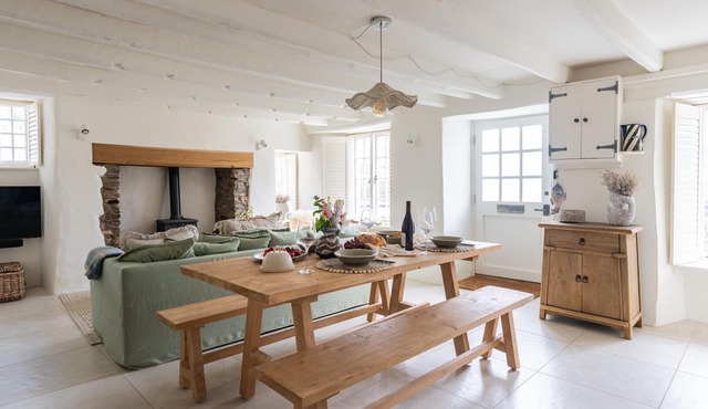 Riverdale - a cottage that sleeps 4 guests in 2 bedrooms