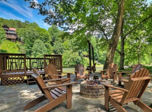 Riveredge Escape Cabin-Flowing Waterfront-Hot Tub-Pools-Xbox-Pickleball