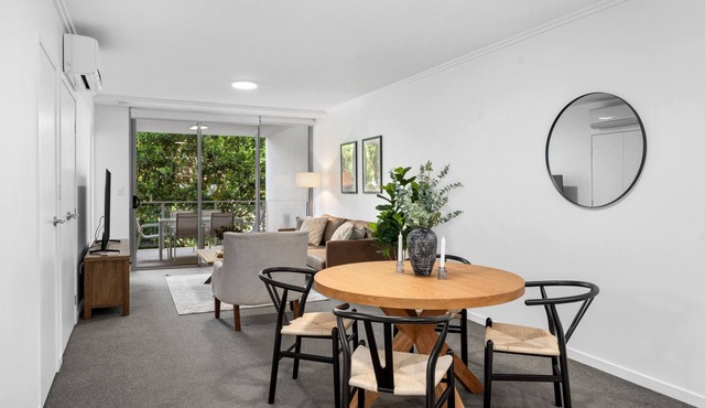 Riverfront 2-Bed with Balcony and Secure Parking