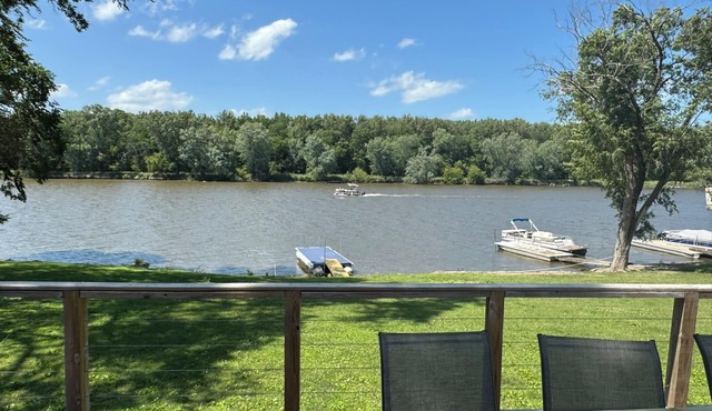 Riverfront 2 bedroom, 2 bathroom house with all the amenities