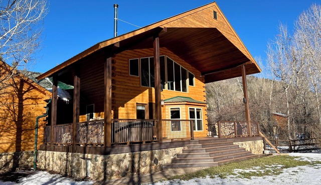 Riverfront, 3 bedroom cabin with loft and every modern update!