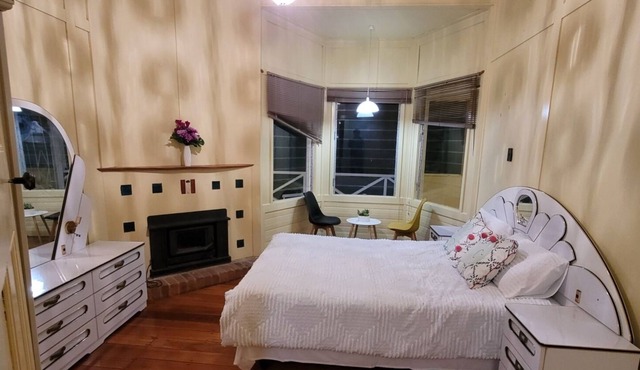 Riverfront 5 bedroom house in central coast