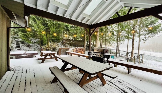 Riverfront 5 Bedroom Hot Tub & Fireplace Dogs OK