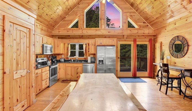 Riverfront | 6BR | HotTub | Games | Pool Table