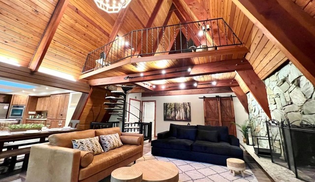 Riverfront A-frame Mt Hood! Skiing*Hiking*Hot tub