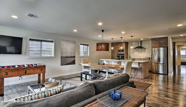 Riverfront Astoria Condo on Pier, Walk Everywhere