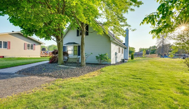 Riverfront Au Gres Cottage w/Fire Pit & Grill!