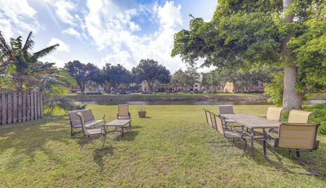 Riverfront Backyard & Grill: Sunrise Family Home