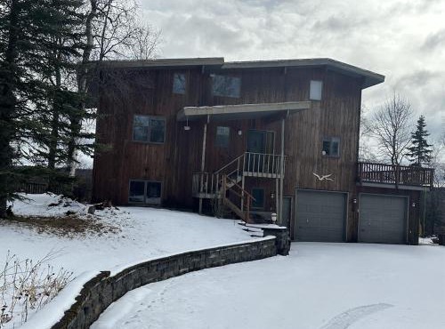 Riverfront Basement Apartment with Access to Kenai River Fishing