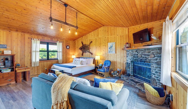 Riverfront Berryville Retreat w/Fire Pit & BBQ!