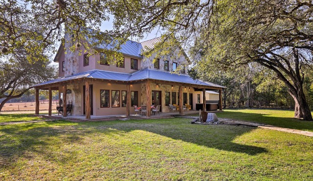 Riverfront Blanco Home w/Shaded Porch + Hot Tub