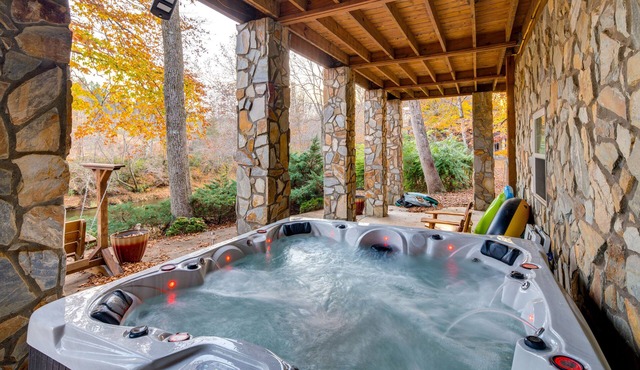 Riverfront Blue Ridge Cabin w/Private Hot Tub