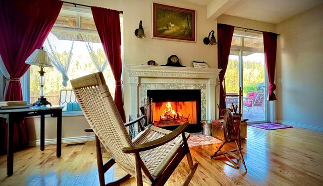 Riverfront Bragg Creek Home - The Perfect Getaway w/spacious deck