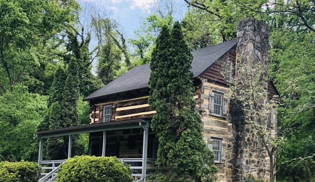 Riverfront Cabin! Farm, Trail & Kayaks (BB)