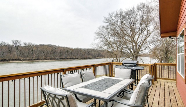 Riverfront Cabin Near Dtwn Pella w/Game Room!