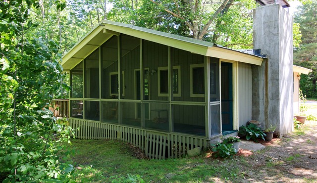 Riverfront Cabin - Near Storyland