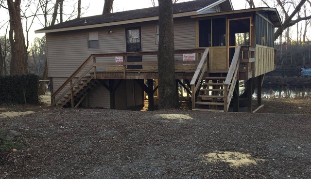 Riverfront Cabin on Exclusive Jon's Pocket!