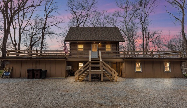 Riverfront Cabin - peaceful and private 4-acres on the Ohio River.