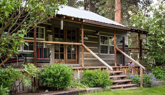 Riverfront Cabin Rental for Four near Crater Lake National Forest, Oregon