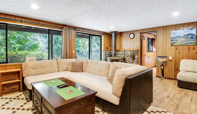 Riverfront cabin on the Stillaguamish with private beach & deck