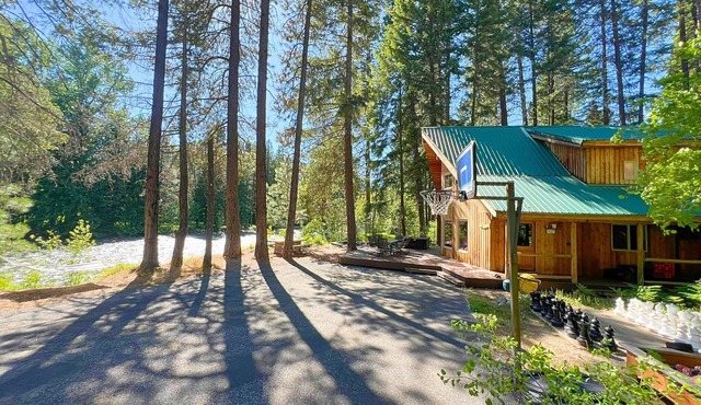 Riverfront Cabin w/Hot Tub & Large Deck ft Away from the River!