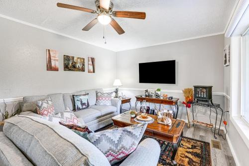 Riverfront Cabin w/Mtn Views in Tuckasegee!