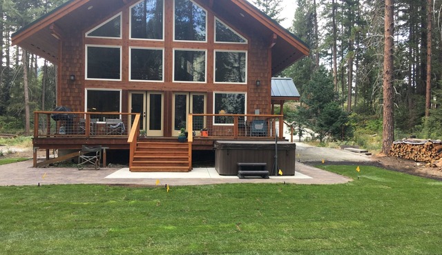 Riverfront cabin with a hot tub & fireplace.