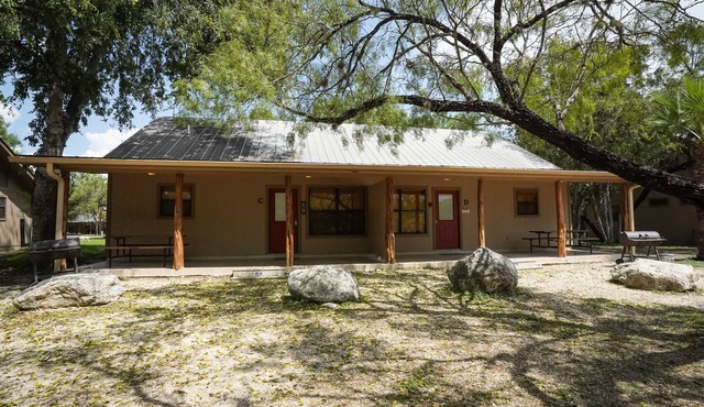 Riverfront cabin with access to shared pool!