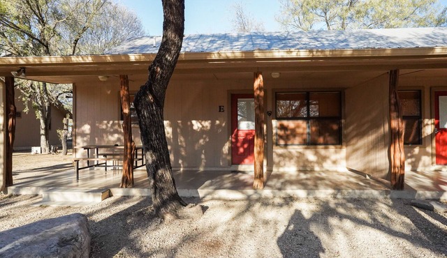 Riverfront cabin with access to shared pool!