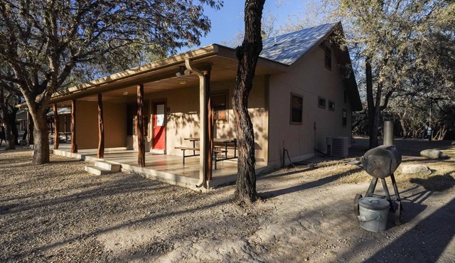 Riverfront cabin with access to shared pool!
