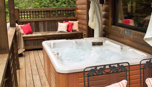 RIVERFRONT Cabin with HOT TUB Close to Asheville. CONTACT HOST before booking.