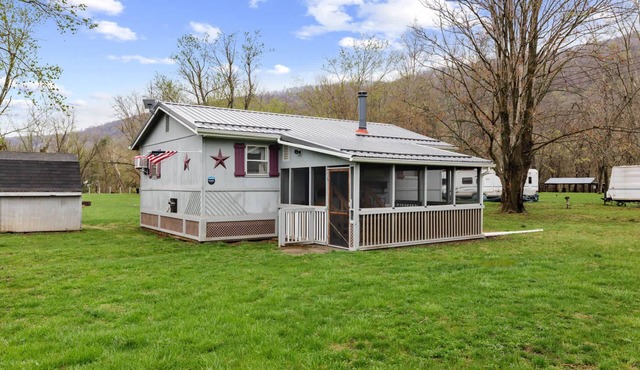 Riverfront Cabin, Wood Stove, Fire Pit & Grill