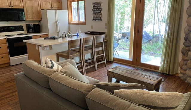Riverfront Condo #1w/patio,1blk 2 town,King bed,ground floor, 40min 2 WinterPark