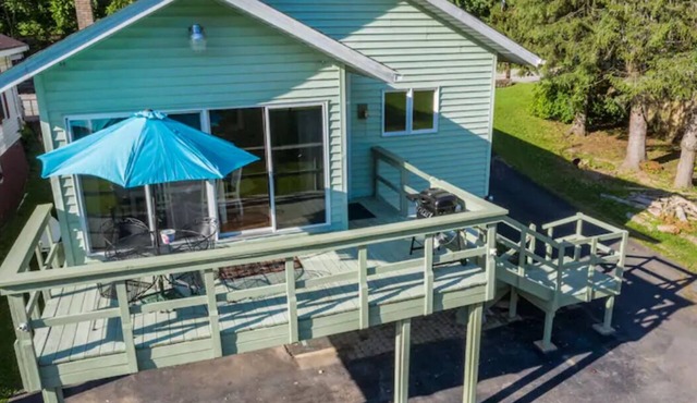 Riverfront Cottage on the New River Dries
