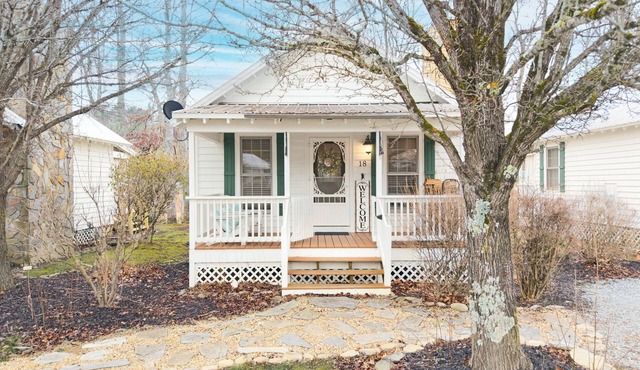 Riverfront Cottage/Fish Camp Getaway