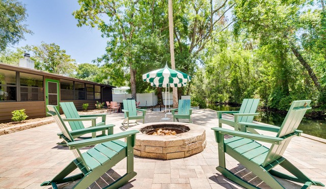 Riverfront Cottage in Homosassa: 'Chateau Relaxo'