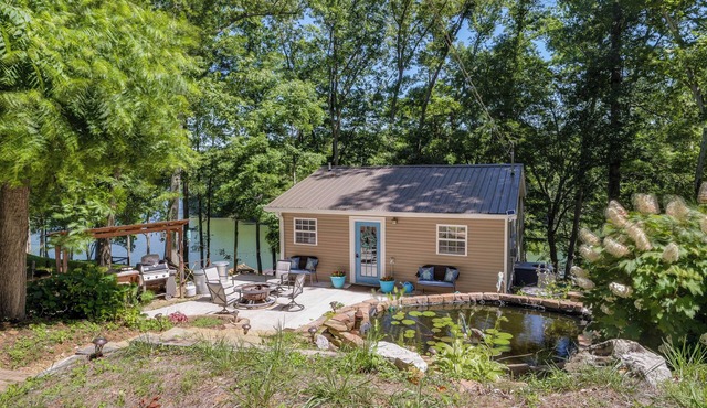 Riverfront Cottage Near Rock Island State Park