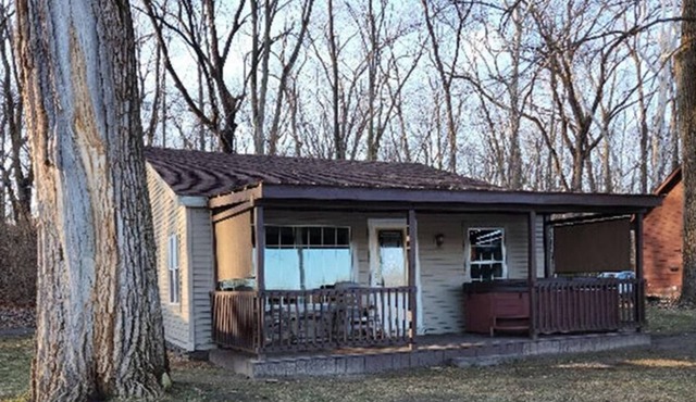 Riverfront Cottage with Hot Tub, Kayaks, Canoes, & Fishing Boats!