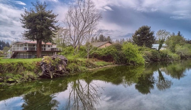 Riverfront Cottage with Hot Tub 1/4 mi from Beach