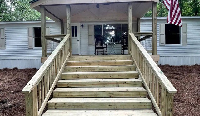 Riverfront Cottage with Island on the Flint River
