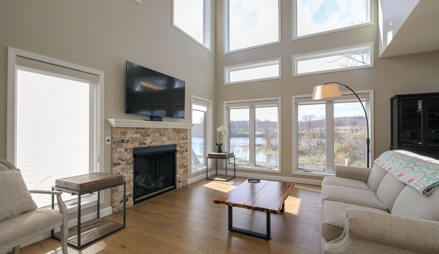 Riverfront Cotter Home: Close to Trout Fishing!