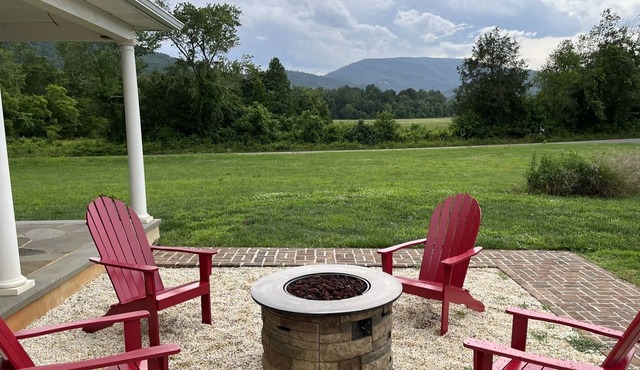 Riverfront Country Home with Blue Mountain Views