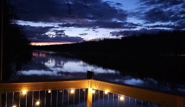 Riverfront Couples Retreat | 7mi to Ivy Black | Kayaks + Outdoor Bar