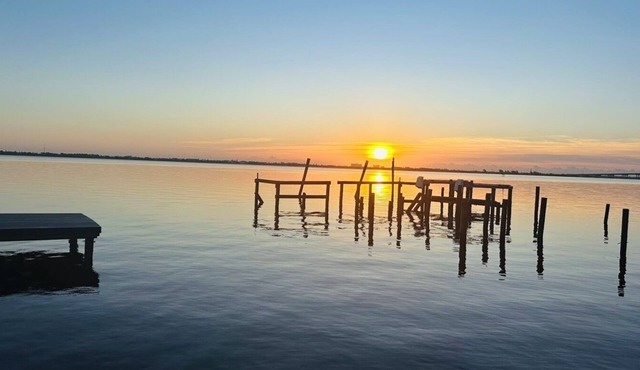 Riverfront Cozy 1-bedroom B