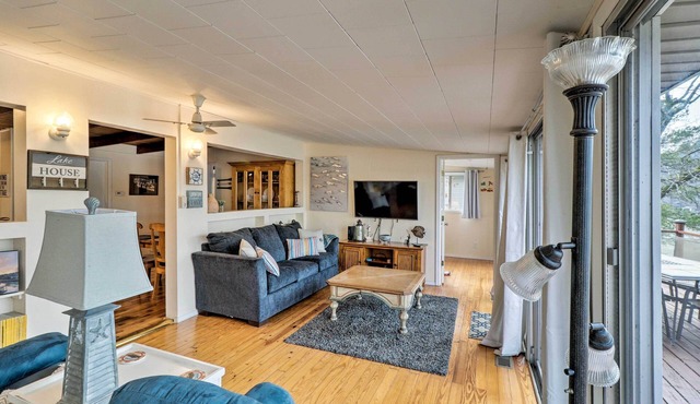 Riverfront Deck + Fire Pit: Hot Springs Retreat!