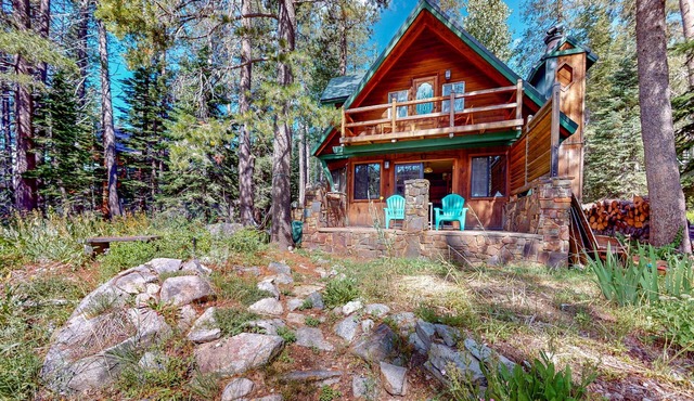 Riverfront dog-friendly retreat with a rustic flair & wood stove, near skiing