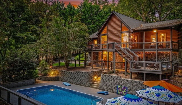 Riverfront Escape: Pool, Hot Tub, Disc Golf, Fire Pit, Games, Adventure Tower