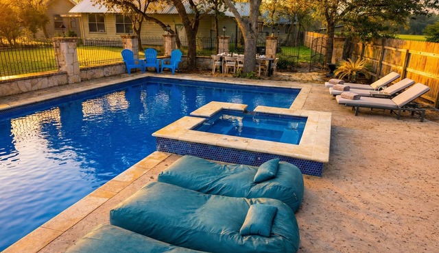 Riverfront Estate - 3 Houses - Pool + Hot Tub + Gym - Sleeps 24