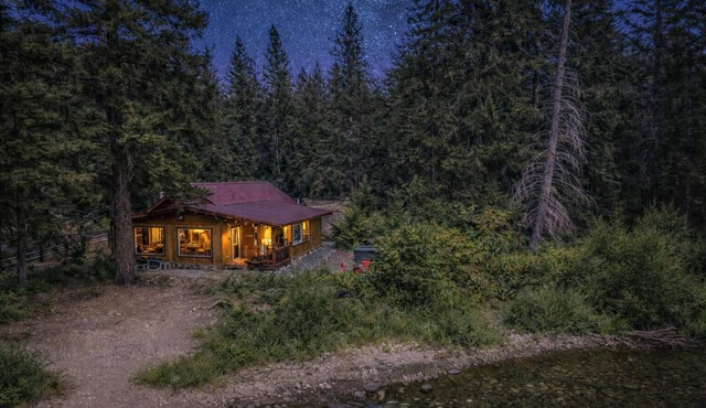 Riverfront | Fenced Yard | Dogs | Hot Tub | Stars